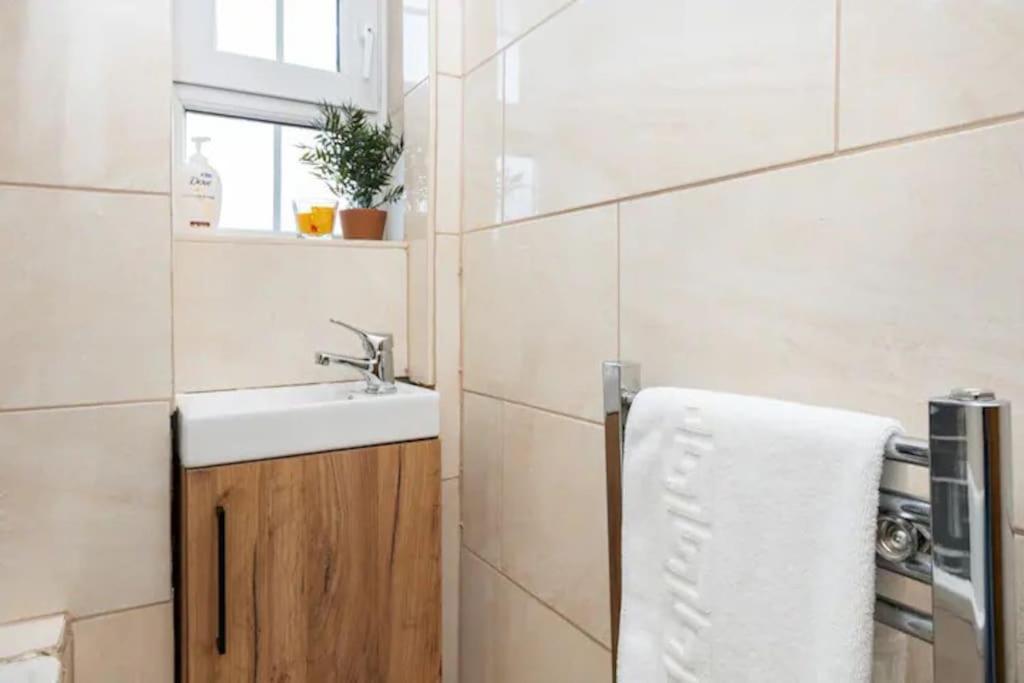 伦敦Tranquil 1Br In South Bank With Onsite Parking公寓 外观 照片
